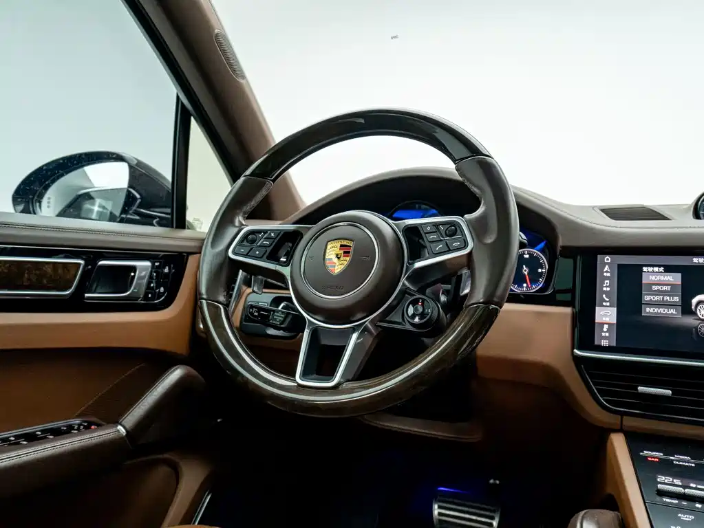 Porsche Cayenne — миниатюра 15