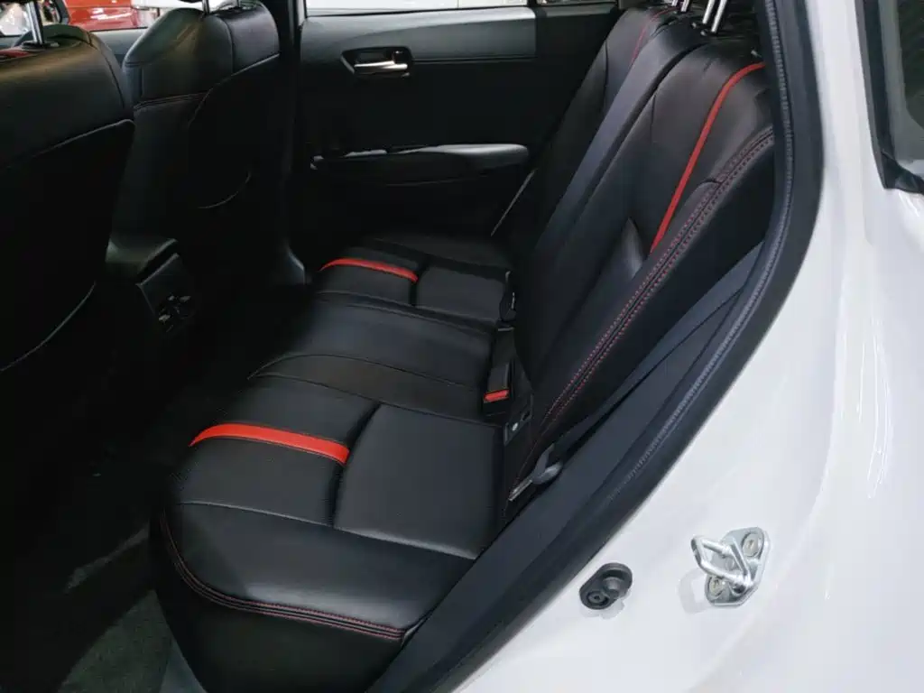 Toyota Corolla Cross — миниатюра 17