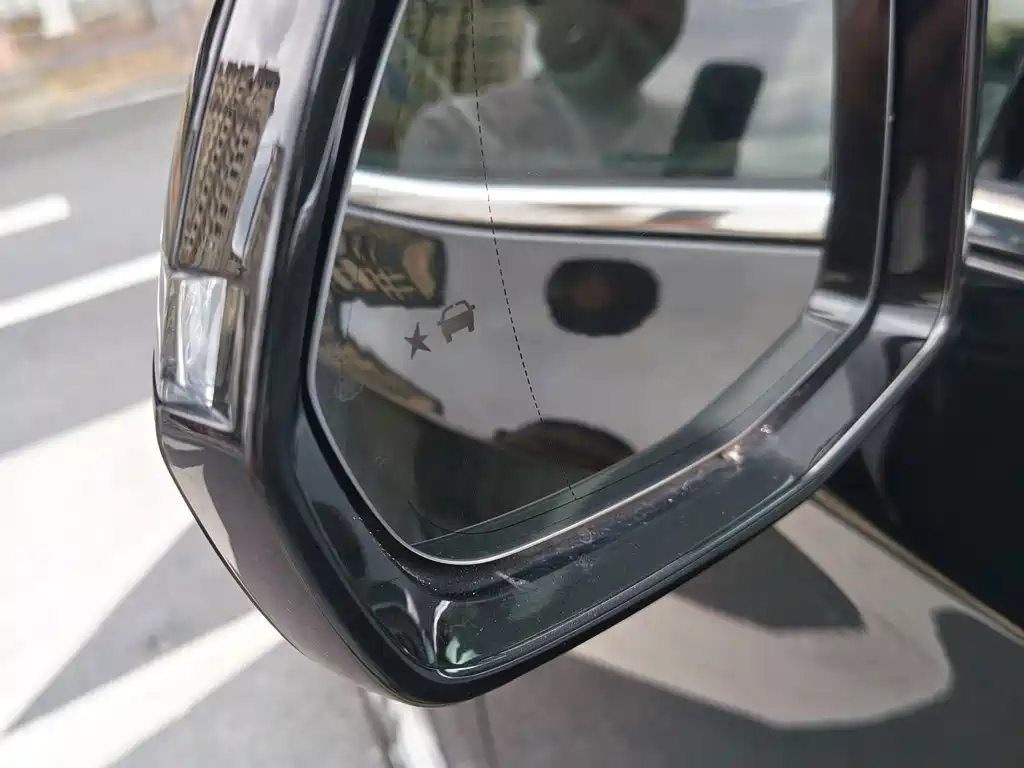 Cadillac XT6 — миниатюра 13