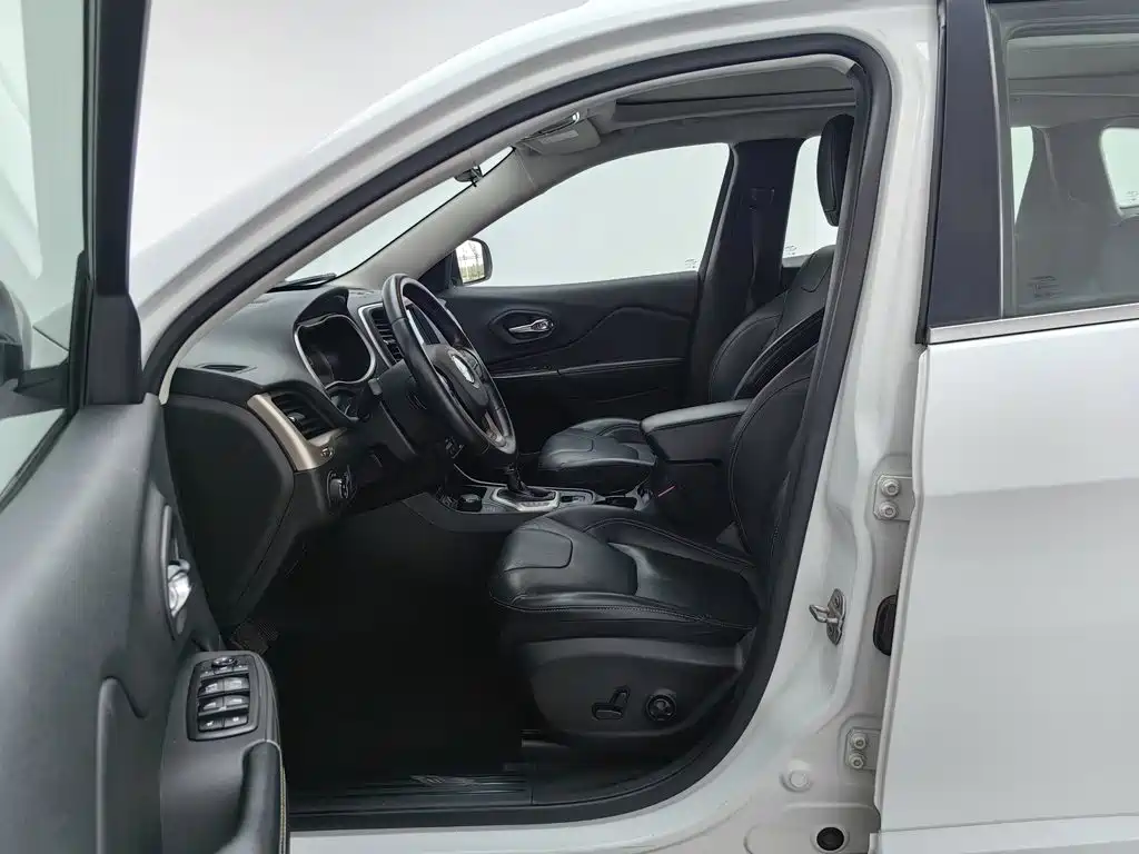 Jeep Cherokee — миниатюра 10