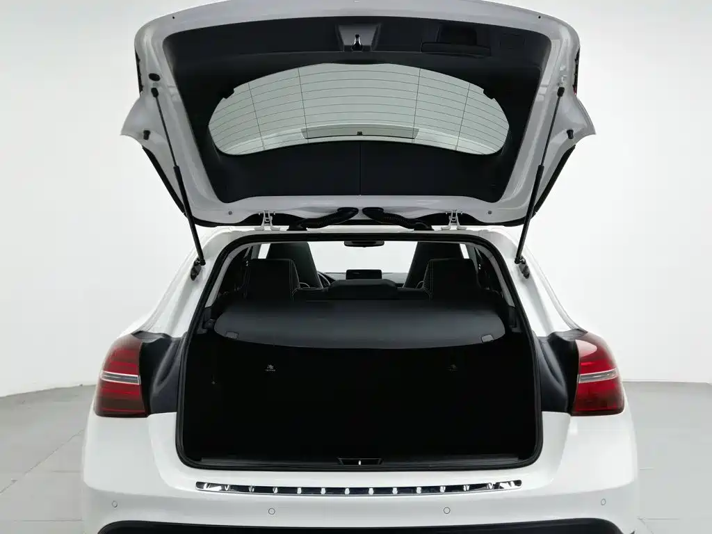 Mercedes-Benz GLA — миниатюра 16