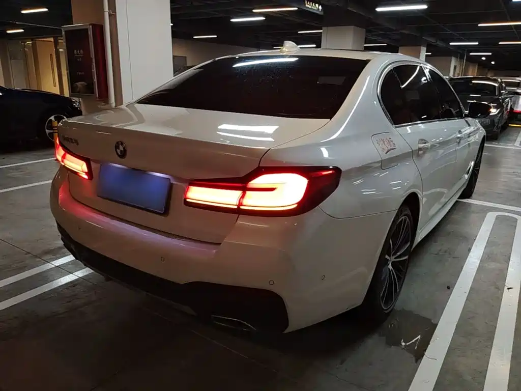 BMW 5 Series — миниатюра 7