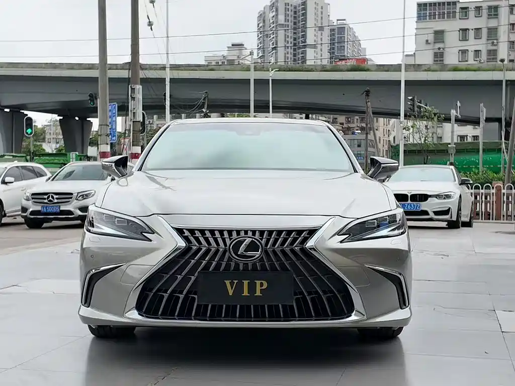 Lexus ES 2022 300h Premium