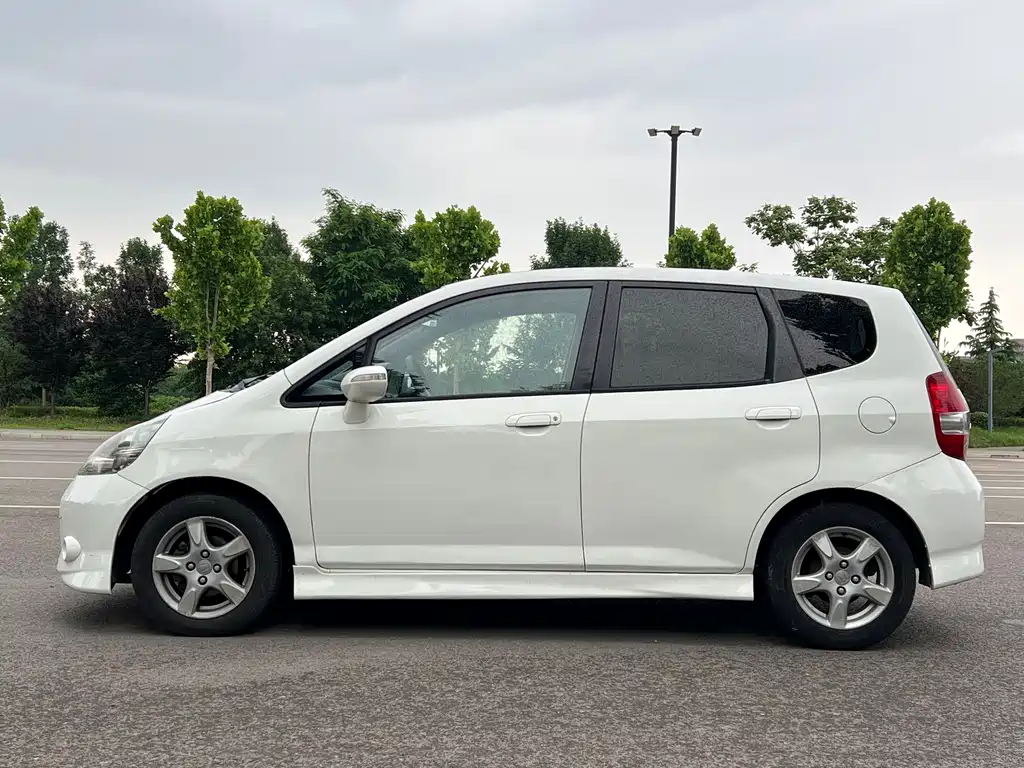 Honda Fit — миниатюра 6