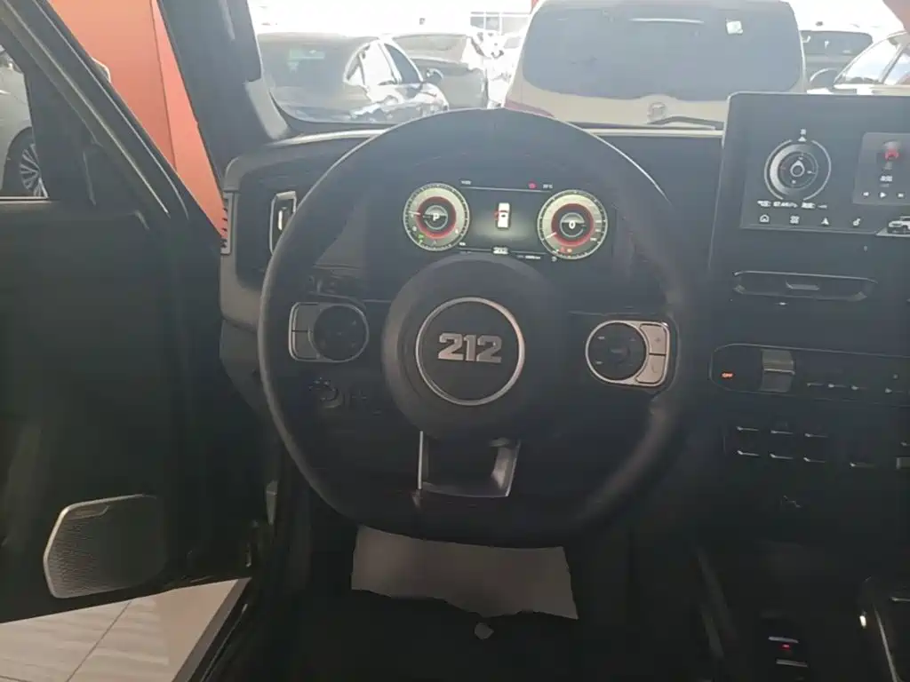 212 212 T01 — миниатюра 11