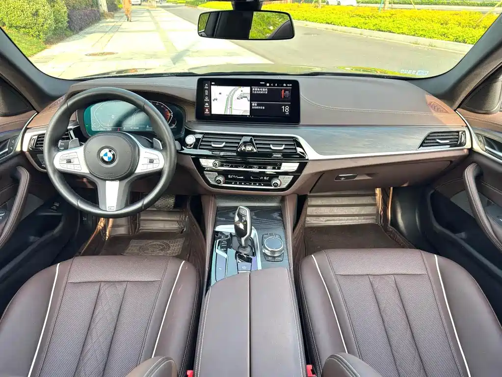 BMW 5 Series — миниатюра 6