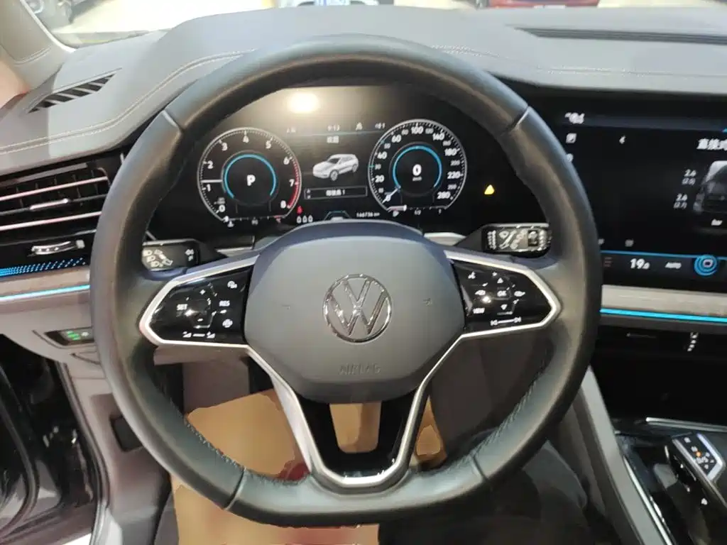 Volkswagen Touareg — миниатюра 11