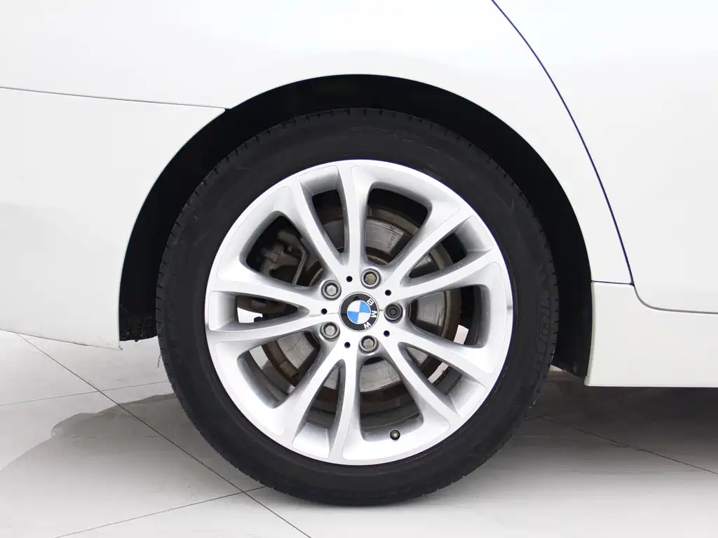 BMW 5 Series — миниатюра 13