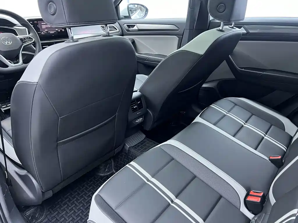 Volkswagen T-Roc — миниатюра 14