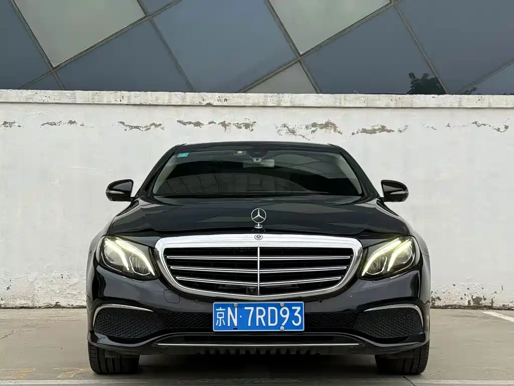 Mercedes-Benz E-Class — миниатюра 2