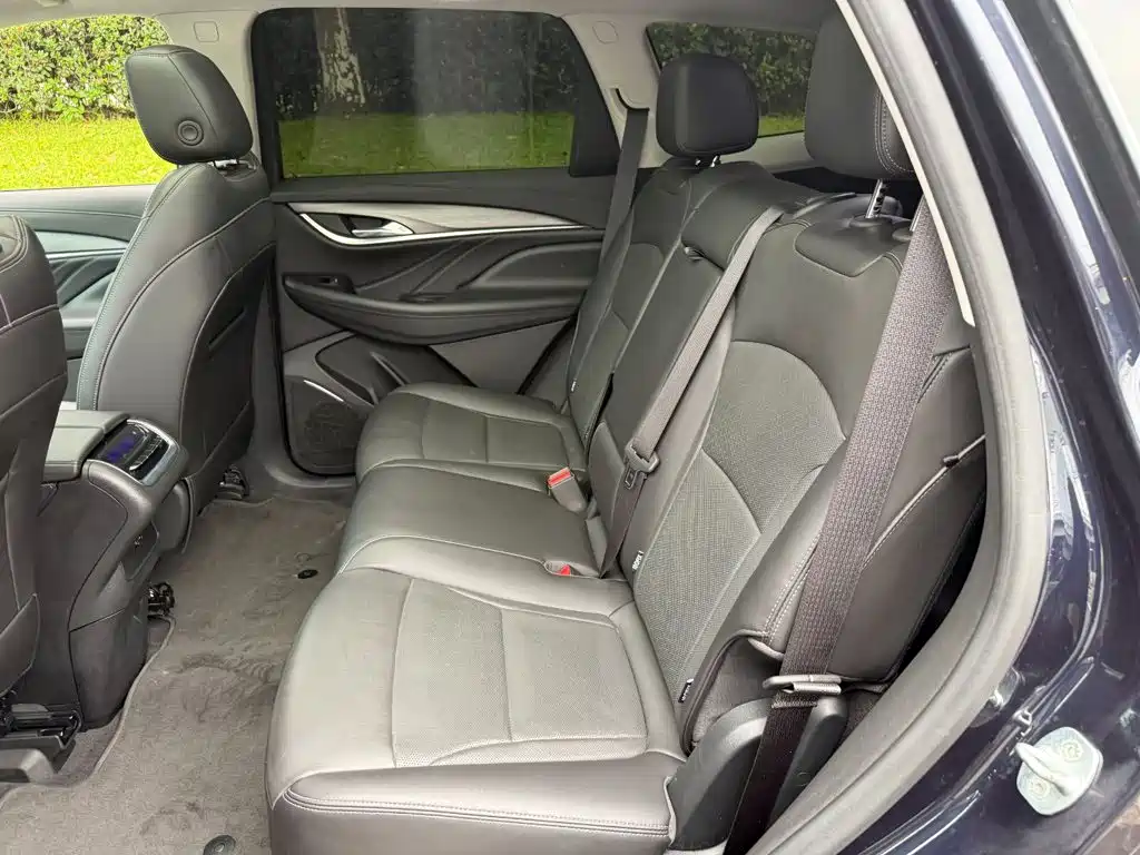 Buick Enclave — миниатюра 12