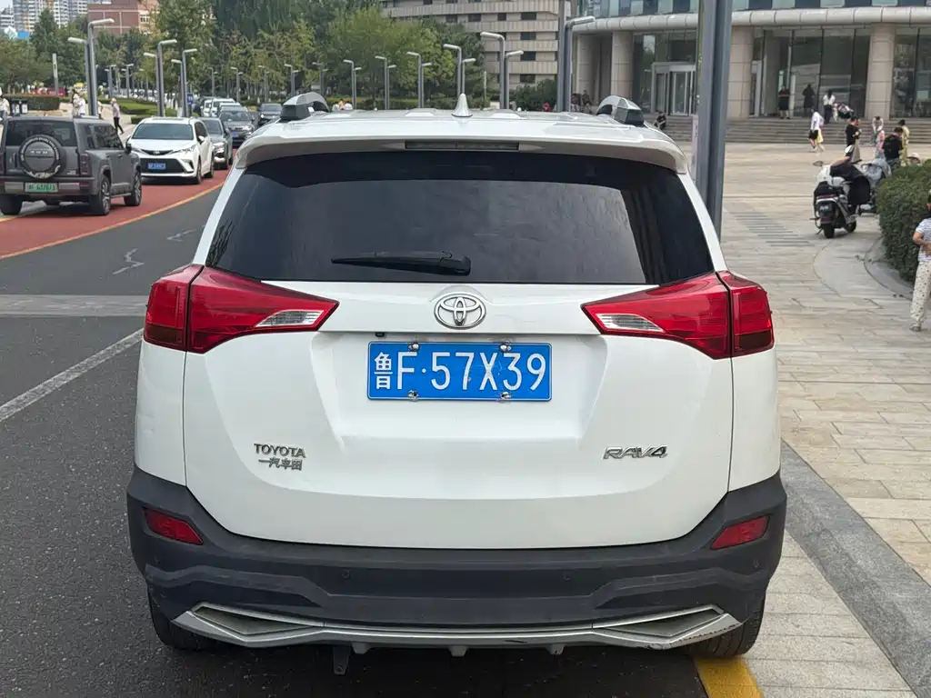 Toyota RAV4 — миниатюра 5