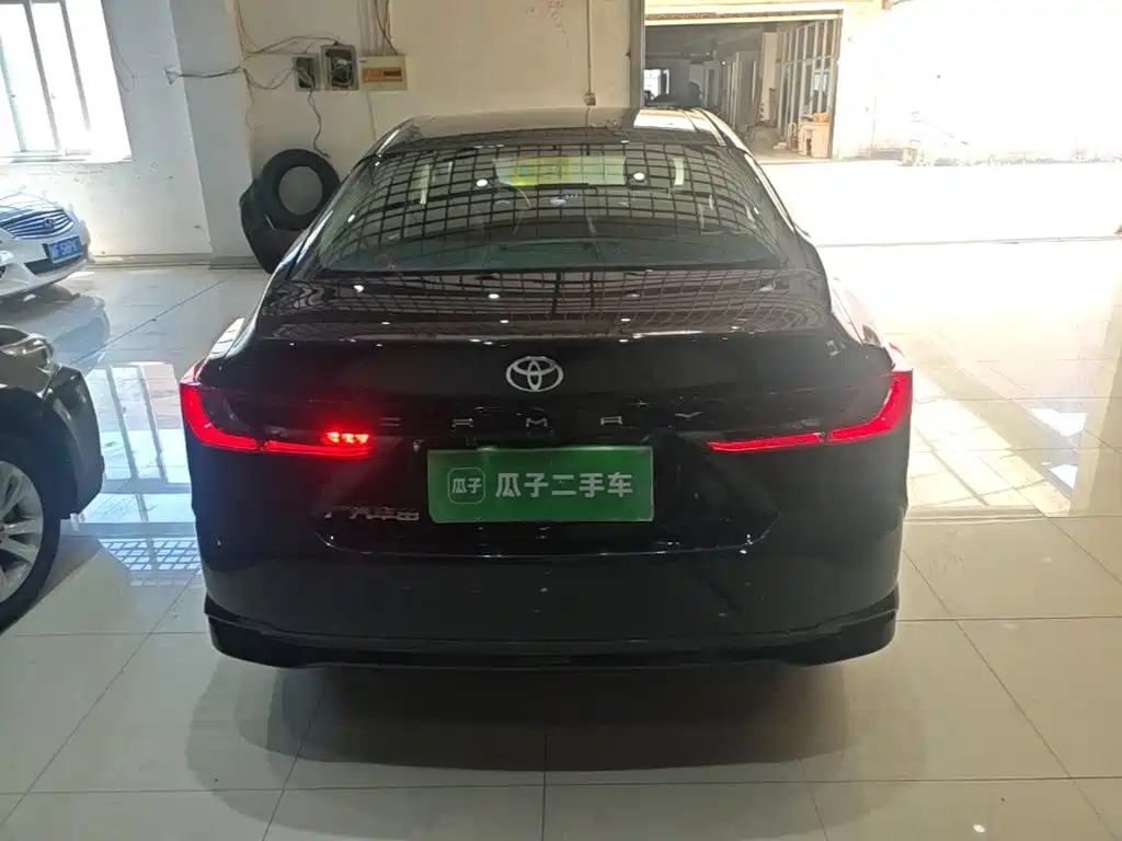 Toyota Camry — миниатюра 6