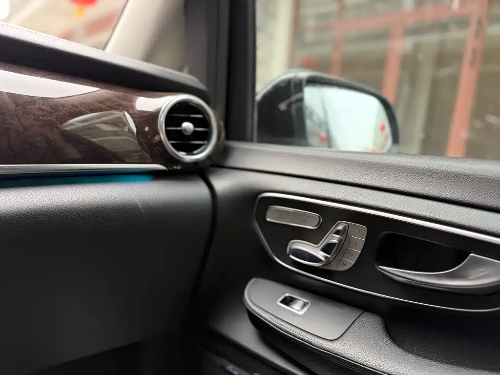 MERCEDES-BENZ V CLASS