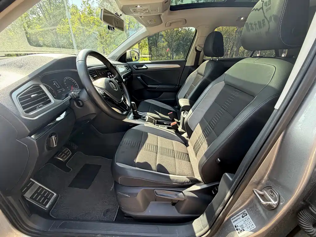 Volkswagen T-Roc — миниатюра 4