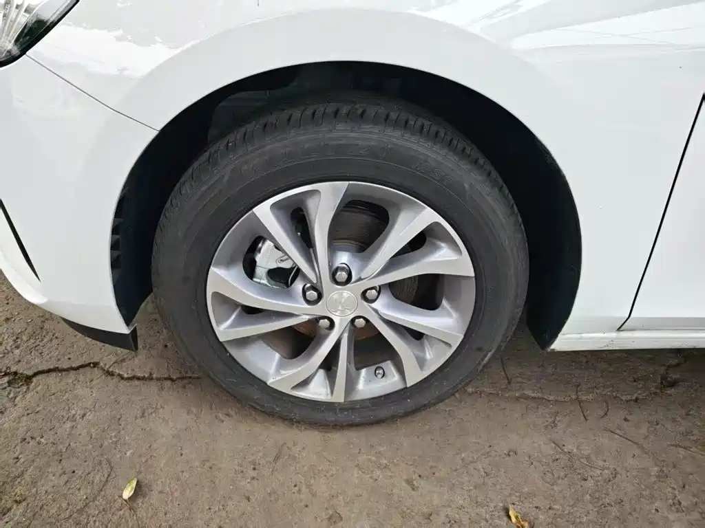 Buick Verano — миниатюра 23