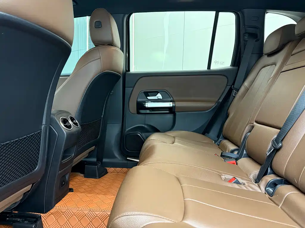 Mercedes-Benz GLB — миниатюра 10
