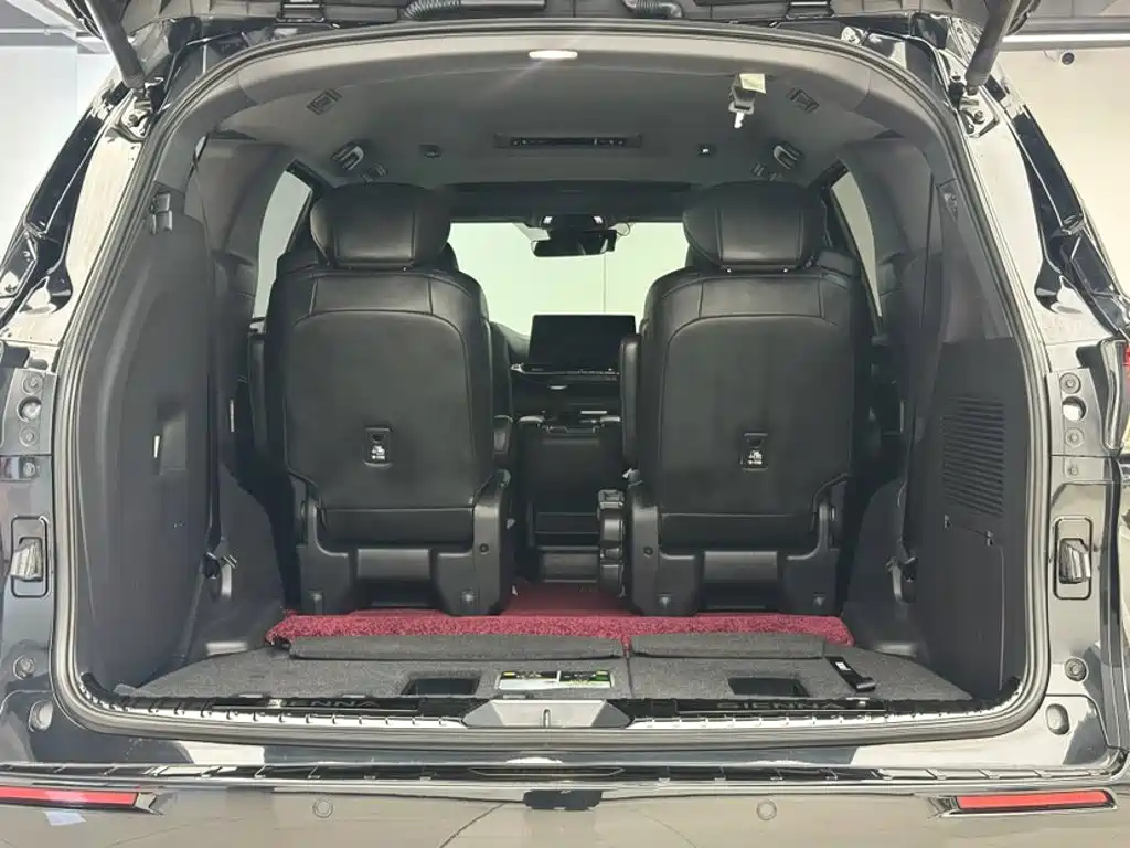 Toyota Sienna — миниатюра 4
