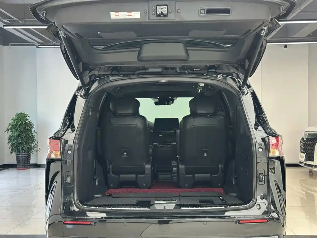 Toyota Sienna — миниатюра 2