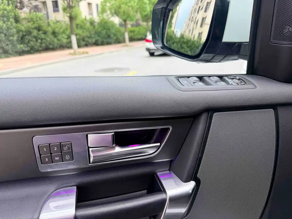 Land Rover Discovery — миниатюра 7