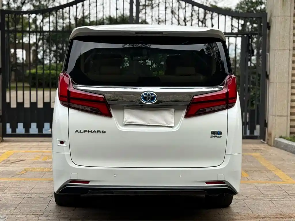 Toyota Alphard — миниатюра 5