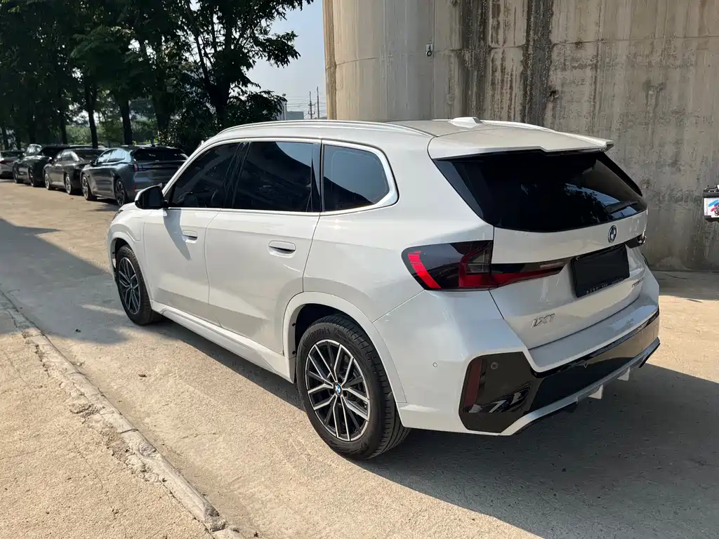 BMW iX1 — миниатюра 15