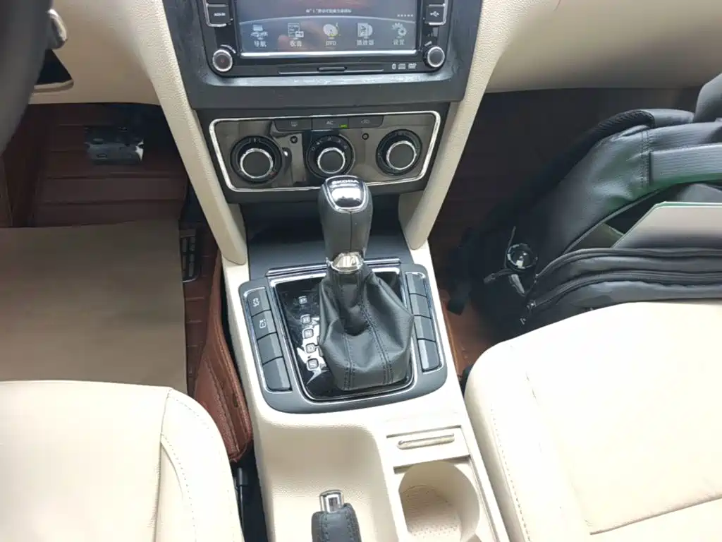 Skoda Superb — миниатюра 14