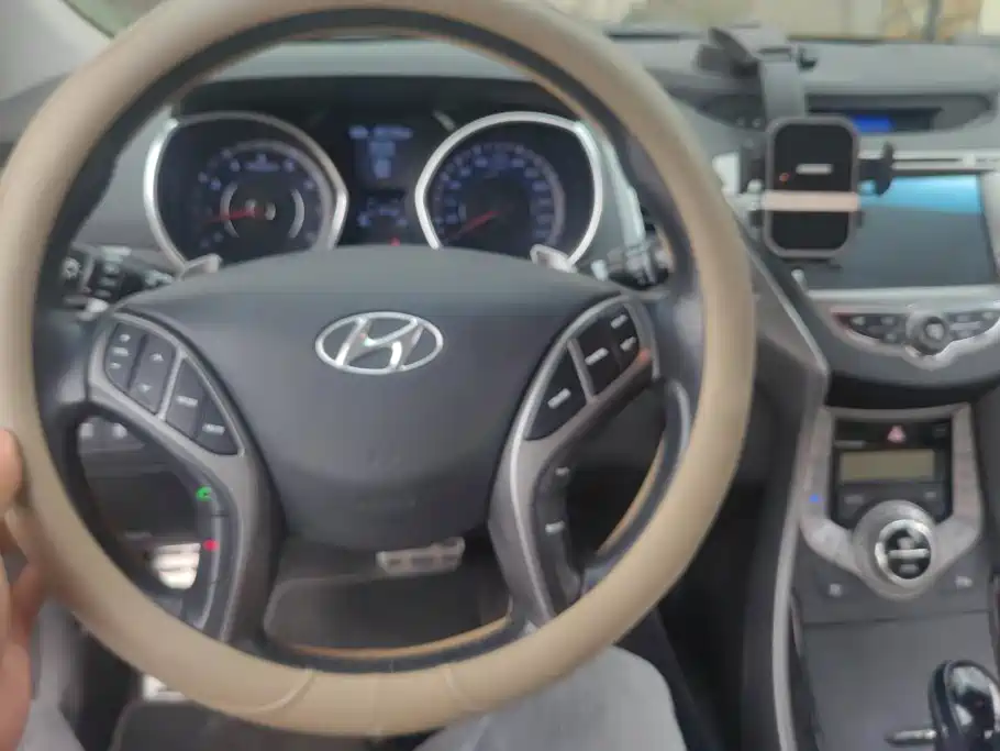Hyundai Elantra Langdong — миниатюра 12