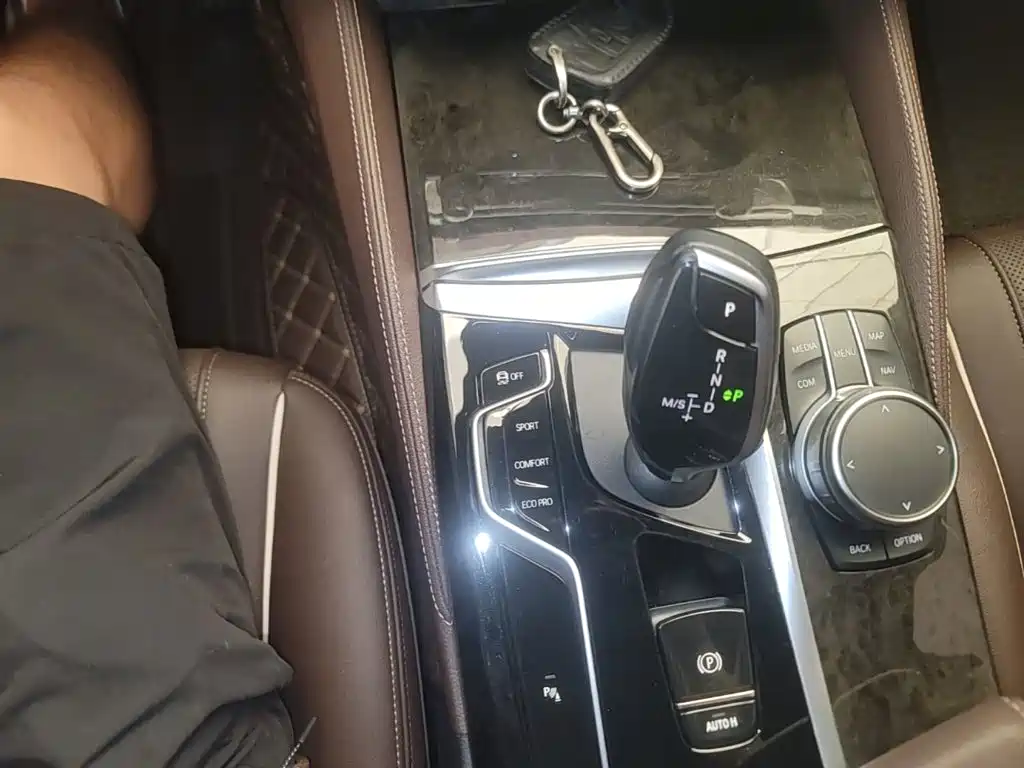 BMW 5 Series — миниатюра 14