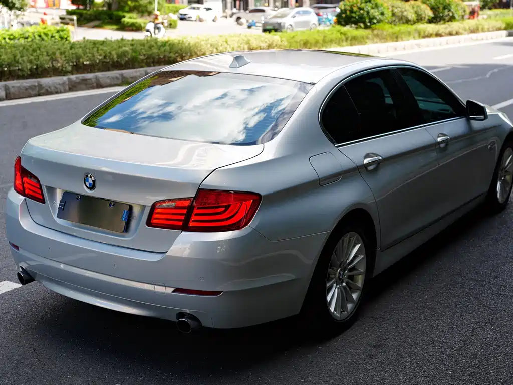 BMW 5 Series — миниатюра 9
