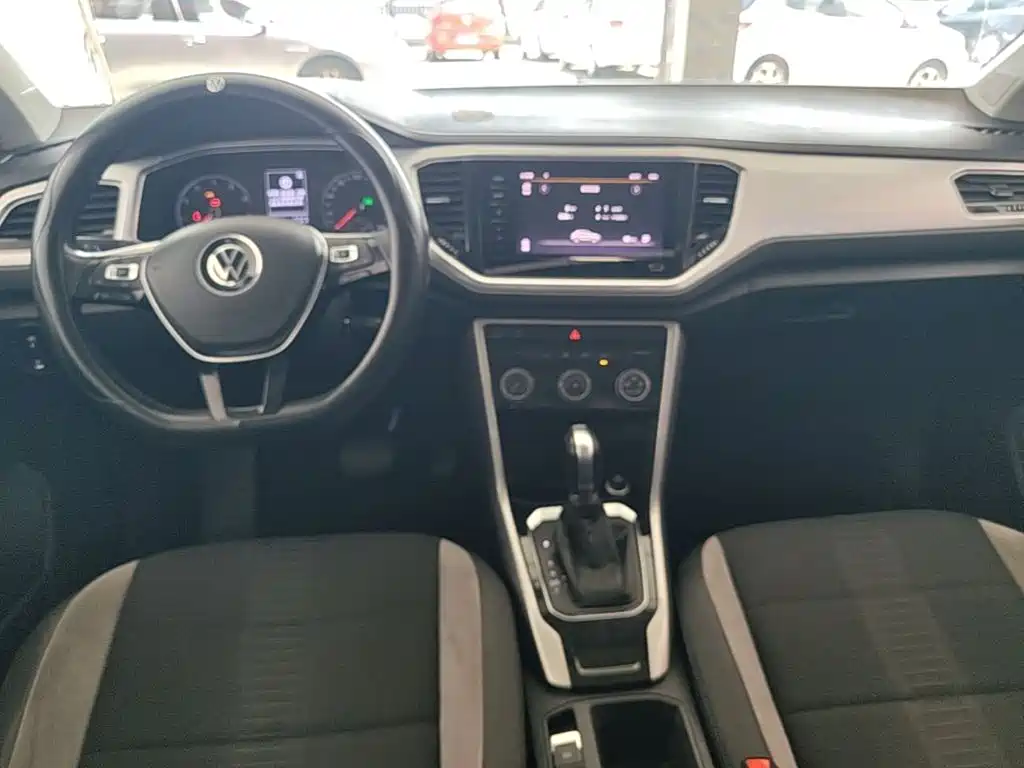 Volkswagen T-Roc — миниатюра 10