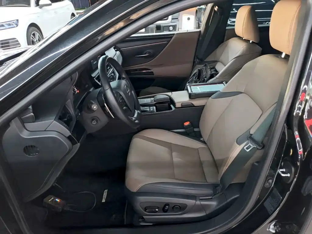 Lexus ES — миниатюра 15