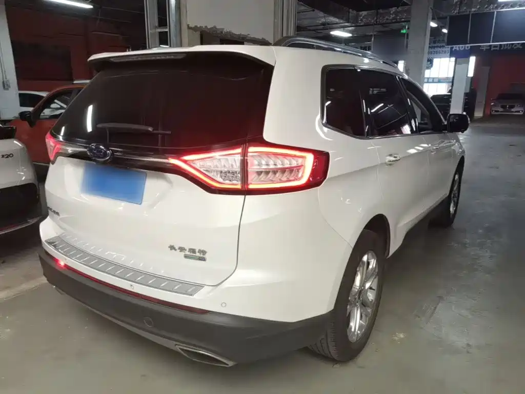 Ford Edge — миниатюра 7