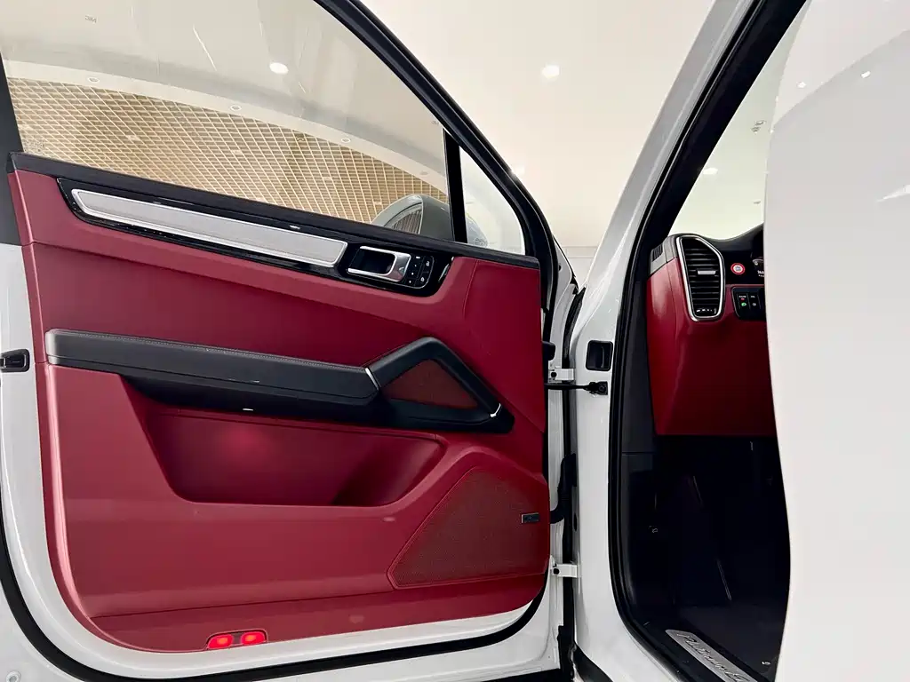 Porsche Cayenne Hybrid — миниатюра 21