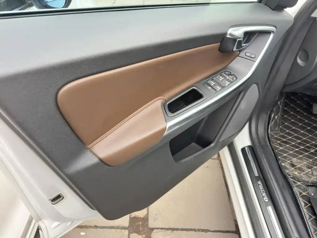 Volvo XC60 — миниатюра 13