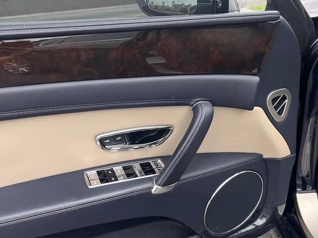 Bentley Flying Spur — миниатюра 9