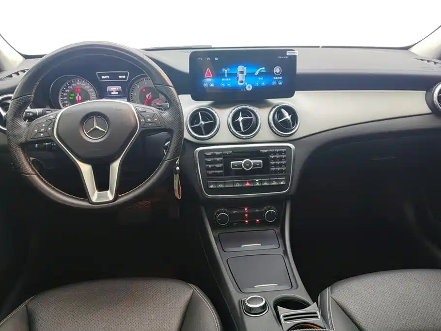 Mercedes-Benz GLA — миниатюра 12
