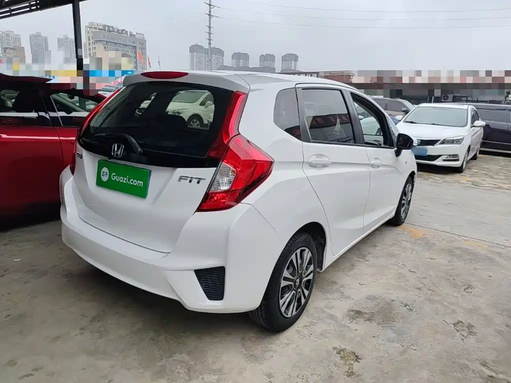 Honda Fit — миниатюра 7