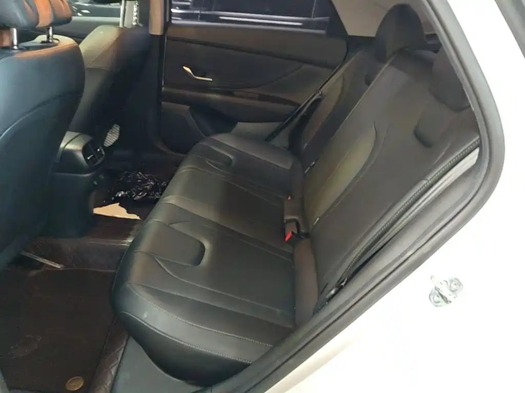 Hyundai Elantra — миниатюра 17