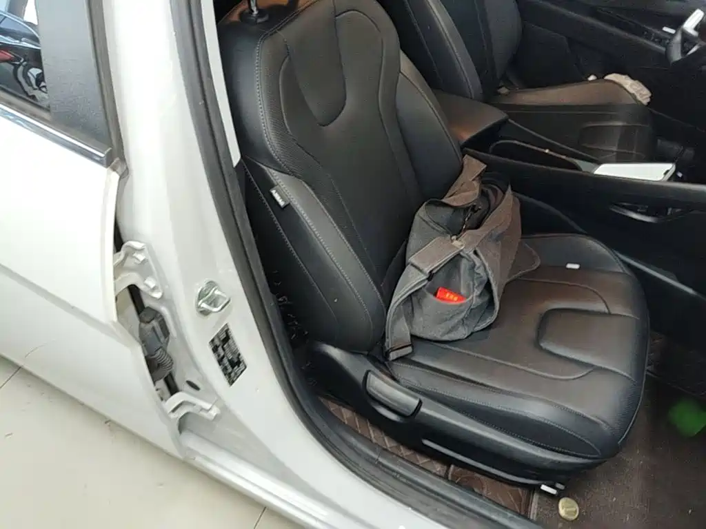 Hyundai Elantra — миниатюра 25