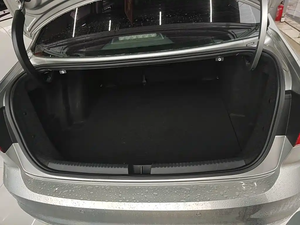 Volkswagen Sagitar — миниатюра 9