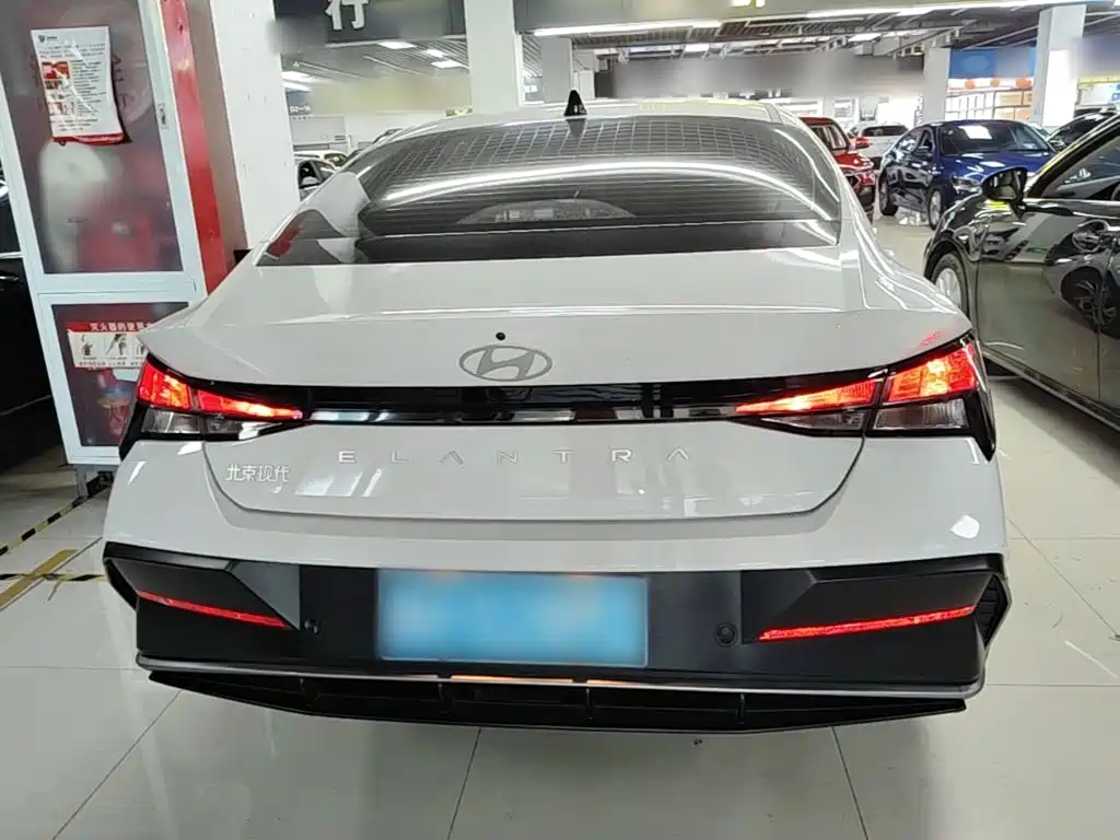 Hyundai Elantra — миниатюра 6
