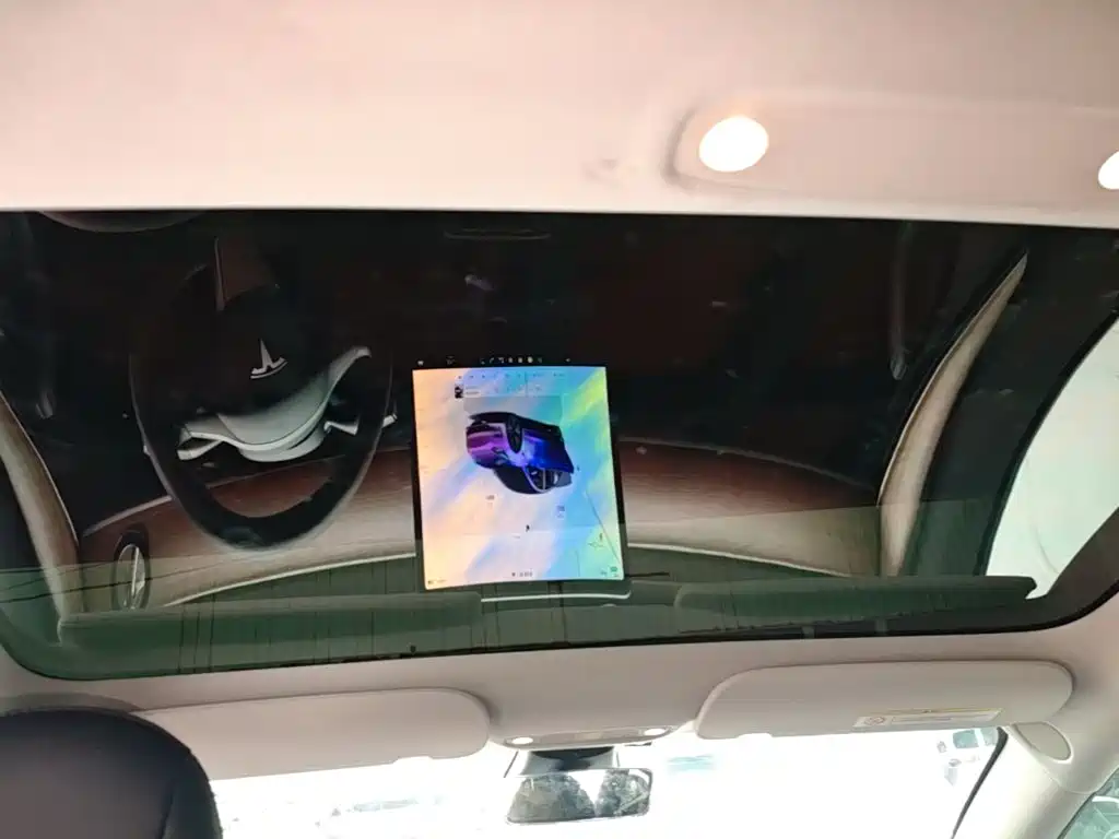Tesla Model 3 — миниатюра 18