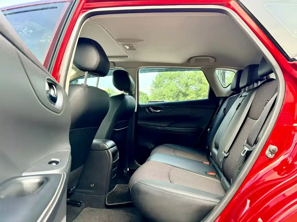 Nissan Tiida — миниатюра 7