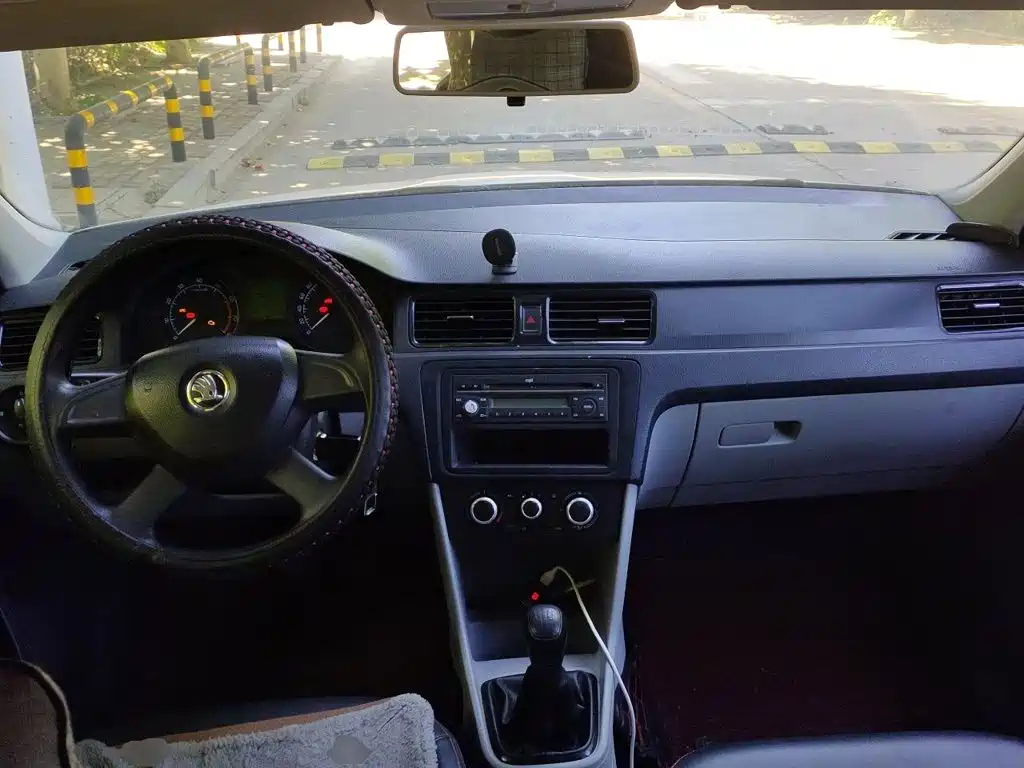 Skoda Rapid — миниатюра 10