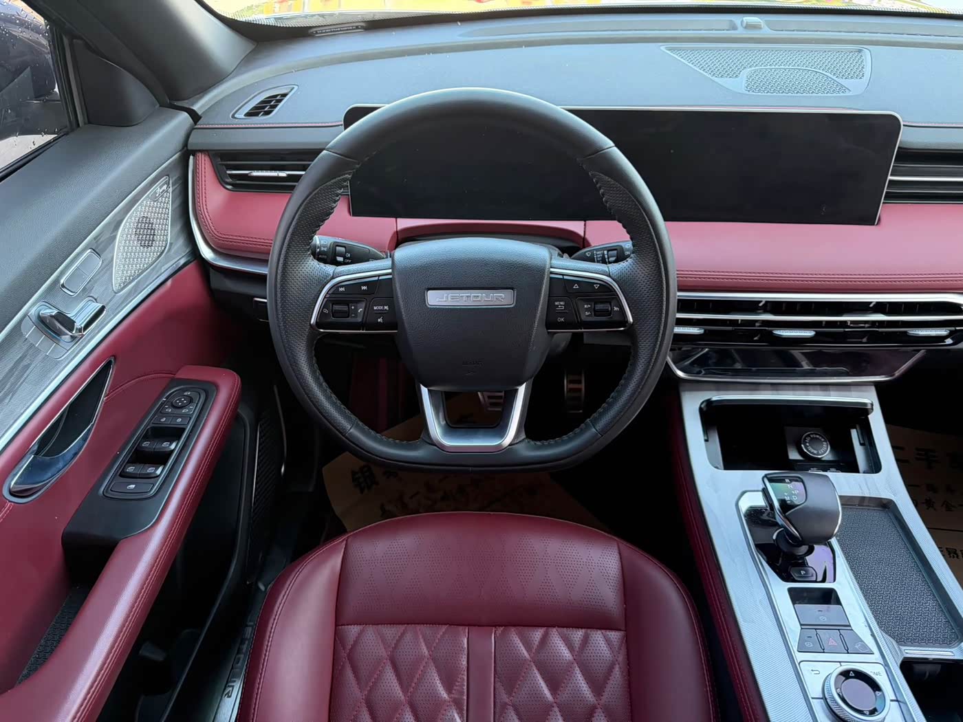 Jetour Jetour X70 PLUS 1.5 л 2023 г. Серебристо-серый, пробег 40199 км