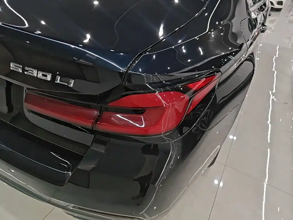 BMW 5 Series — миниатюра 8