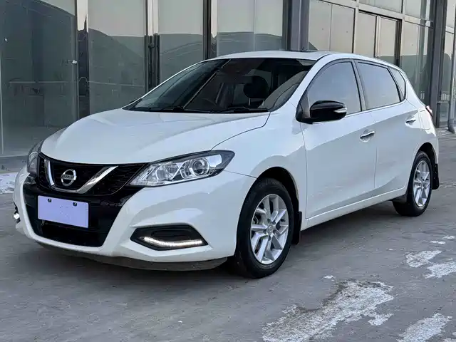 NISSAN TIIDA