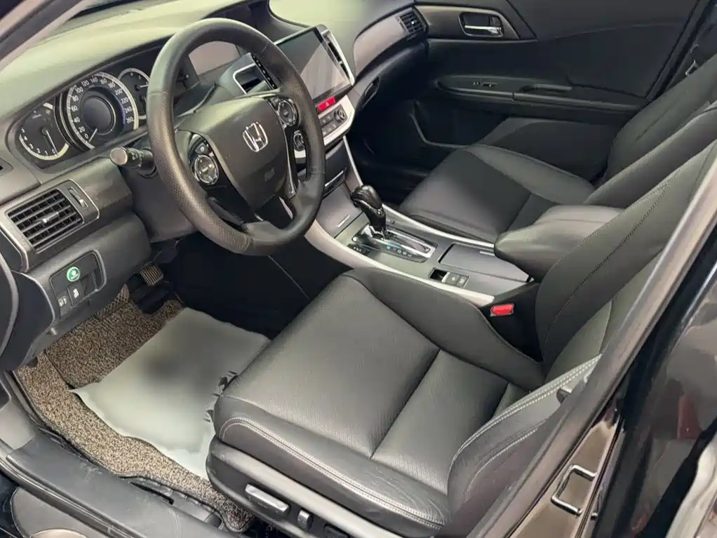 Honda Accord — миниатюра 13