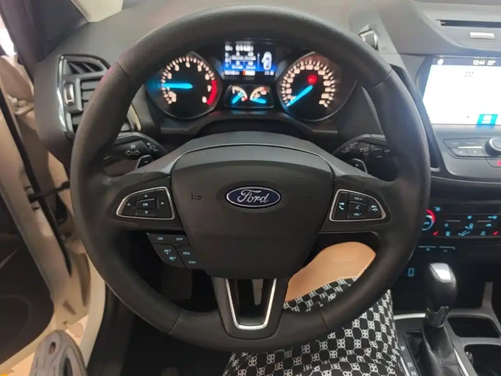 Ford Kuga — миниатюра 11